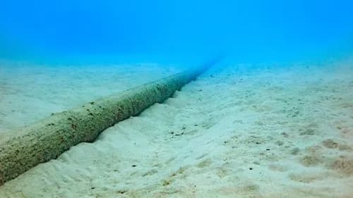 【悲報】イラン「海底インターネットケーブル切断しよっかな😄」世界の通信量の17%が逝く模様・・・・・・・・・