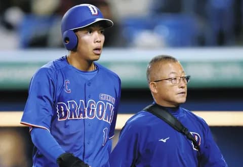 【中日】負傷交代の岡林勇希について、井上監督「たぶん右のハムストリングかな」