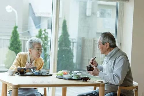 【悲報】老人「ハアハア…薄味のもの食べて長生きしなくちゃ…」←こいつ何が楽しくて生きてんのｗｗｗｗｗｗｗｗｗｗ