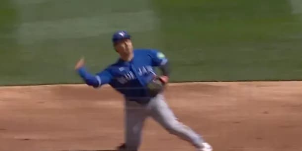 【朗報】ブルージェイズ岡本和真さん、日本人離れしたファインプレーを披露してしまうｗｗｗｗｗ