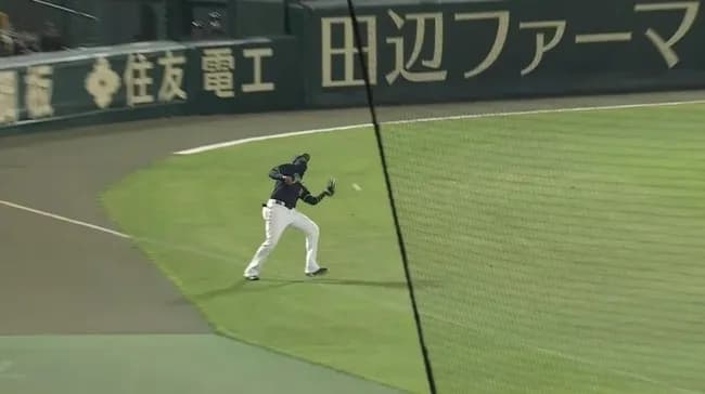 【阪神対ヤクルト1回戦】ヤクルト・サンタナ落球…