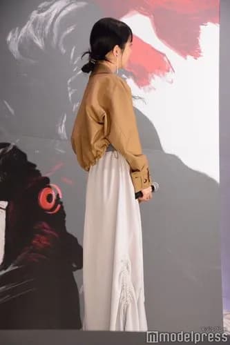 【画像】浜辺美波さんの身体、薄すぎてとんでもないことになってしまうｗｗｗｗｗｗｗｗｗｗ