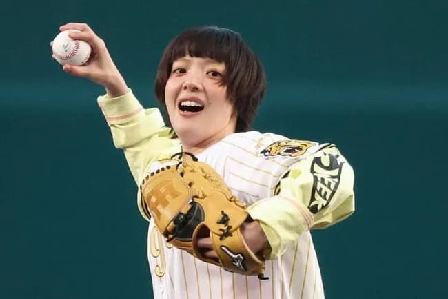 【朗報】あいみょん、甲子園でノーバン始球式