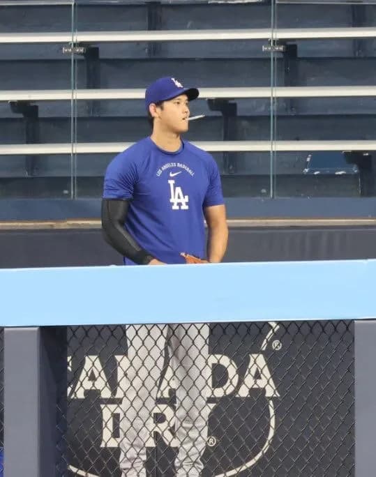 大谷翔平「スタッフに借りたペンなので汚さないために咥えていた」