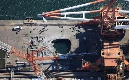 【悲報】毎朝4時半起き21時帰宅の肉体労働者さん、足場崩落で死亡してしまう・・・・・・・・・