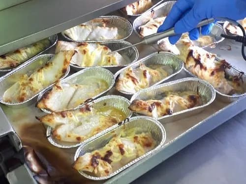 【悲報】日本の子供達の給食、贅沢すぎる・・・・・・・・・