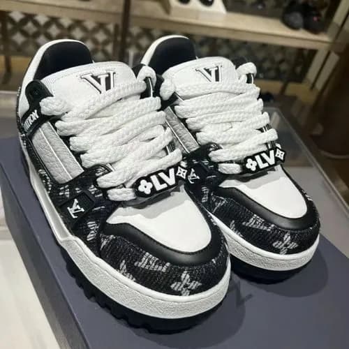 【悲報】ルイ・ヴィトンさんの18万円スニーカー、ガチで原価1600円だったｗｗｗｗｗｗｗｗｗｗ