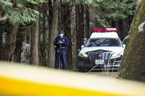 【悲報】京都男児行方不明、ついに警察が山でスコップを使用してしまう・・・・・・・・・