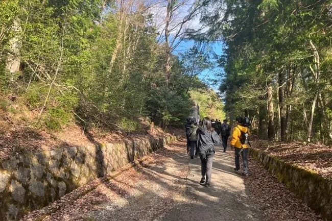 行方不明になってる男児の近隣住民「えっあの子父親いたの！？会話の中で出たことない」←これ