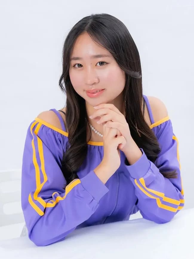 【画像】F1と契約中の15歳女子プロレーサーさん、肩出しへそ出しでプロフィール写真を撮ってしまう