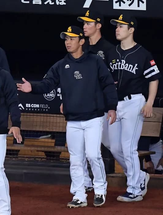 前日死球のソフトバンク今宮健太、左肩甲骨亀裂骨折していた。プレーは継続へ