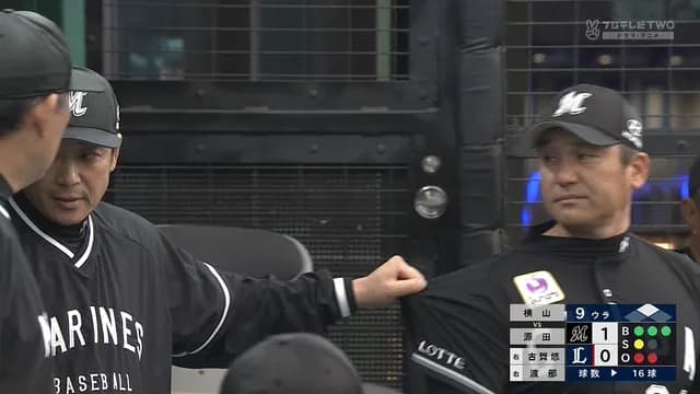 【ヒエッ…】 サブロー監督(49)、黒木コーチ(52)の肩を強引に引っ張る…怖い…