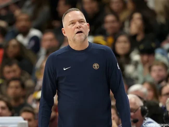 アメリカの大学バスケの監督（年俸13.2億円←これ）