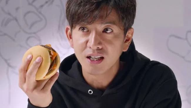 【画像】キムタクのハンバーガーの持ち方ｗｗｗｗｗ