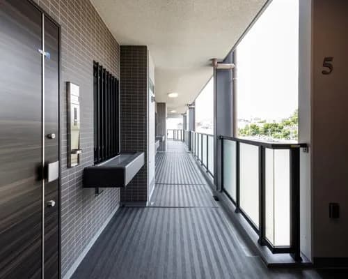 【悲報】34歳女さん「お前ぇいつも足音うるさいんじゃ」隣人をハサミで脅して逮捕されるｗｗｗｗｗｗｗｗｗｗ