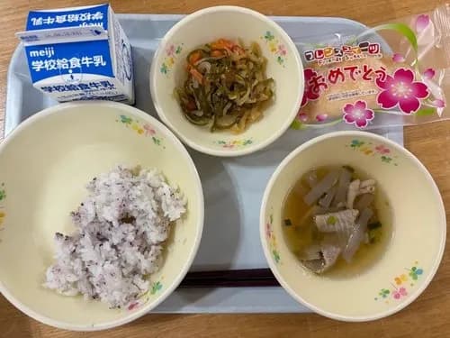 【悲報】小学校さんの「入学おめでとう給食」がこれｗｗｗｗｗｗｗｗｗｗ