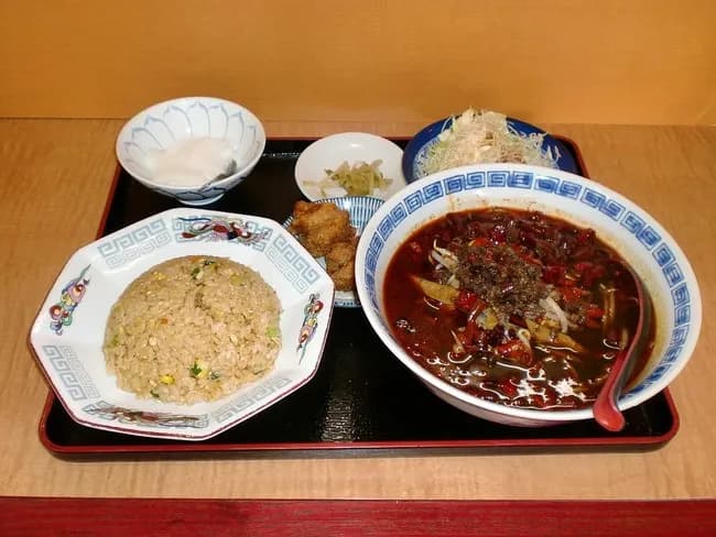 【画像】この台湾ラーメンセット(768円)の欠点を答えましょう