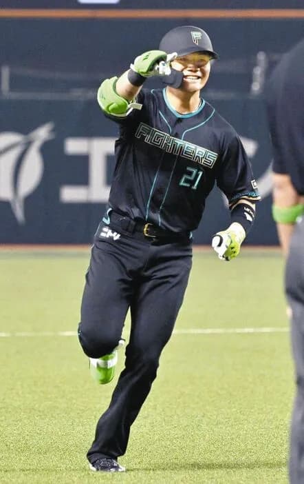 清宮幸太郎、ファーストなのに15試合で6エラー