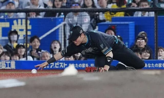 清宮幸太郎さん（一塁手）15試合で早くも6失策目ｗｗｗｗｗｗｗｗｗ