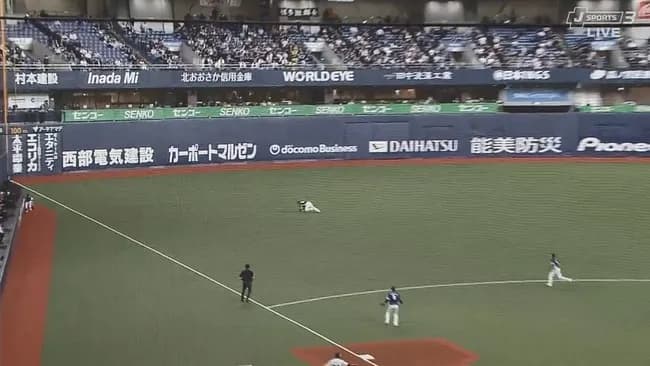 【オリックス対西武5回戦】西武レフト仲三、転倒…