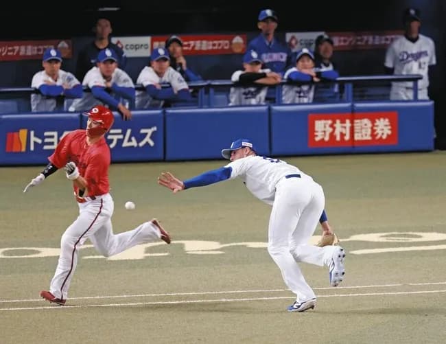 「言語道断」中日・井上監督が自らのミスの直後にグラブをたたきつけたマラーに厳しく指摘「冷静にやらなきゃいけない」