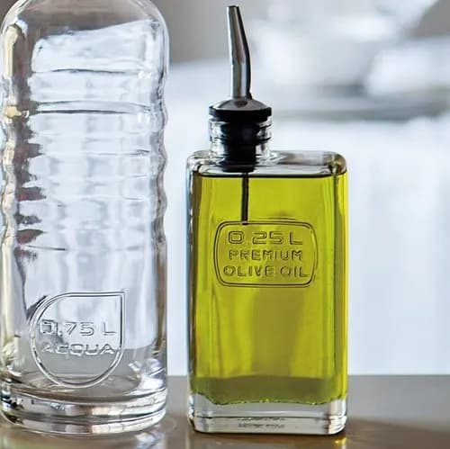 【悲報】パスタ系YouTuberさん「貧乏のパスタ作ります！まずオリーブオイルを用意します」ｗｗｗｗｗｗｗｗｗｗ