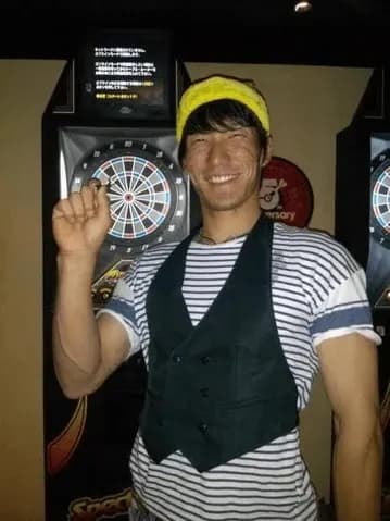 夜中の2時に家のインターホン鳴らして玄関の中に立ってたら怖いプロ野球選手wwwwwww