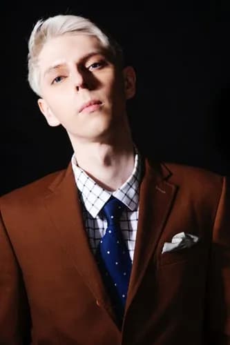 【悲報】ハーフタレントさん「モバイルバッテリー持ち歩いてる男はアソコも小さい」ｗｗｗｗｗｗｗｗｗｗ