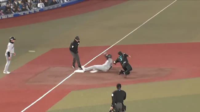 【悲報】三塁コーチャー、いきなり殺されかけるwwwwwwwwwwwwwwwwwwwww