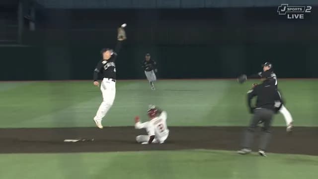 ロッテ、もったいないサヨナラ負け　佐藤都志也が痛恨の悪送球