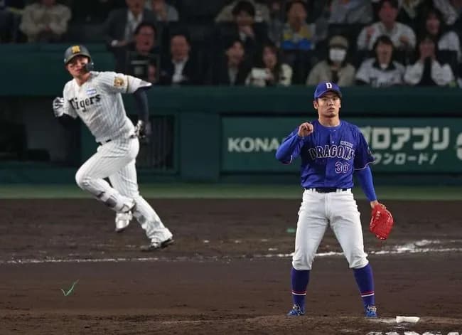 阪神・岡田彰布オーナー付顧問が中日の攻撃に疑問 「なんでバントしないのかなあ」