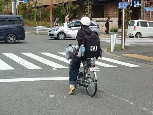 【動画】チャリ乗りのおじいちゃんさん、自転車の新ルールへの対応がガチでヤバすぎるｗｗｗｗｗｗｗｗｗｗ