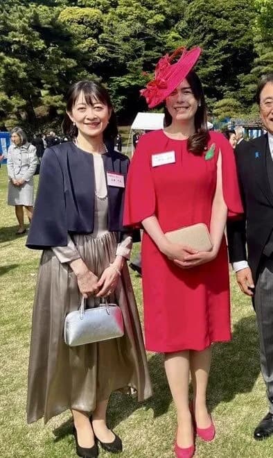 【激報】小野田紀美（35）さん、とんでもない格好で園遊会に出かけてしまう
