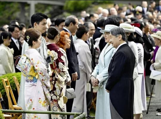 【画像】野沢雅子、春の園遊会でめっちゃ目立つ