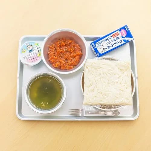 【悲報】静岡給食、ソフト麺届かず児童823人が麺なしミートソースを食わされる←スパゲッティ茹でろよｗｗｗｗｗｗｗｗｗｗ