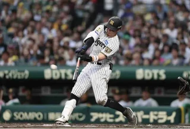 【阪神】佐藤輝明が完璧バックスクリーン弾　３打点でアイブラック兄弟森下翔太に２点差単独首位