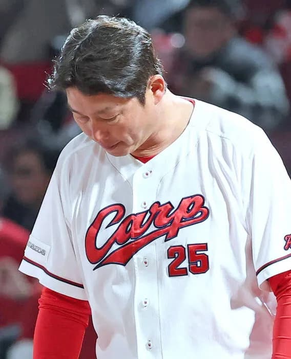 新井貴浩、小園の守備にちょっと怒る「しょうがなくはないでしょう。ホーム球場なんだから。そこは集中してやってもらいたい」