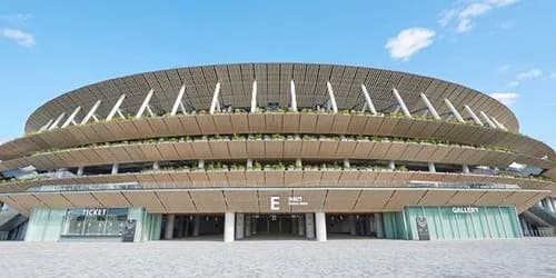 【困惑】国立競技場のスイートルームに招待された上級国民さん、ミセスのライブ中に騒いで公演を妨害してしまう・・・・・・・・・