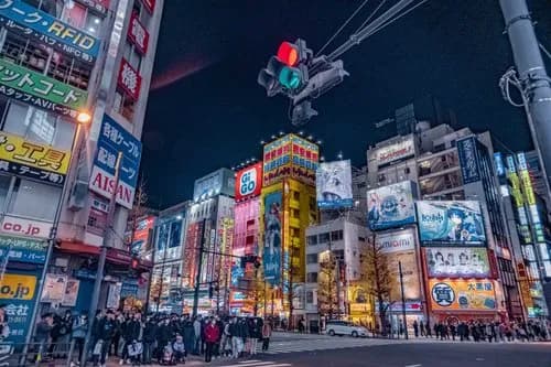 【悲報】ヨーロッパ人さん、円安&労働環境最悪の日本にもう住みたがらない・・・・・・・・・