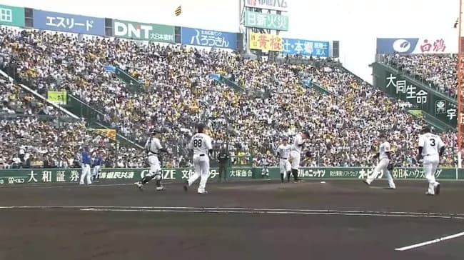 【阪神対中日6回戦】阪神　伊原陵人にアクシデントか　トレーナーに付き添われながら緊急降板　二回途中で今季ワースト４失点