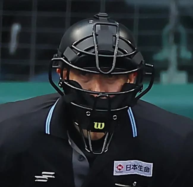 NPB球審、ヘルメット着用がスタート