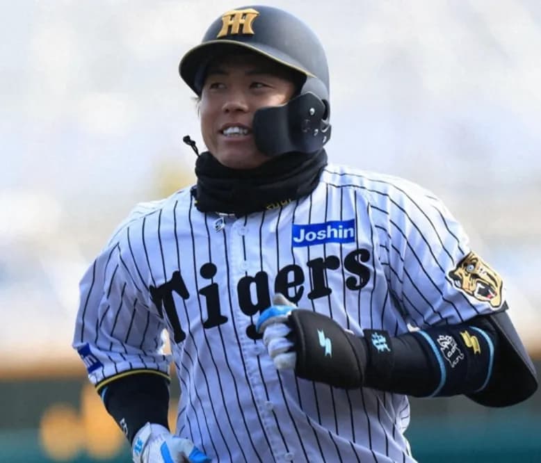 梅野のホームラン、トラウトみたいなスイングですげえ