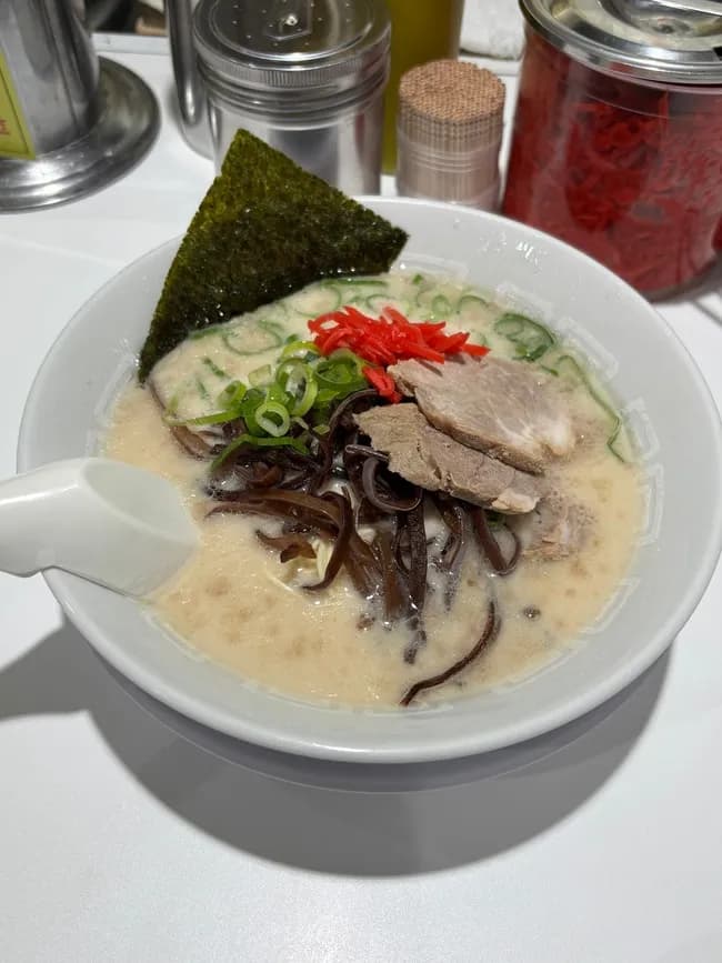 【画像】この「博多ラーメン（650円）」に一品足して最強にしろｗｗｗｗｗｗ