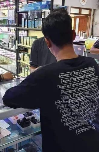 【悲報】中山功太さん、西野亮廣のブランド擁護「ゴチャゴチャ言ってる人、自分が着てるTシャツの英文、理解してるんですか?」ｗｗｗｗｗｗｗｗｗｗ