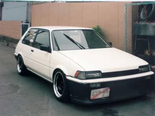 【画像】昔のトヨタ車のカッコよさ、ガチで異常すぎる・・・・・・・・・