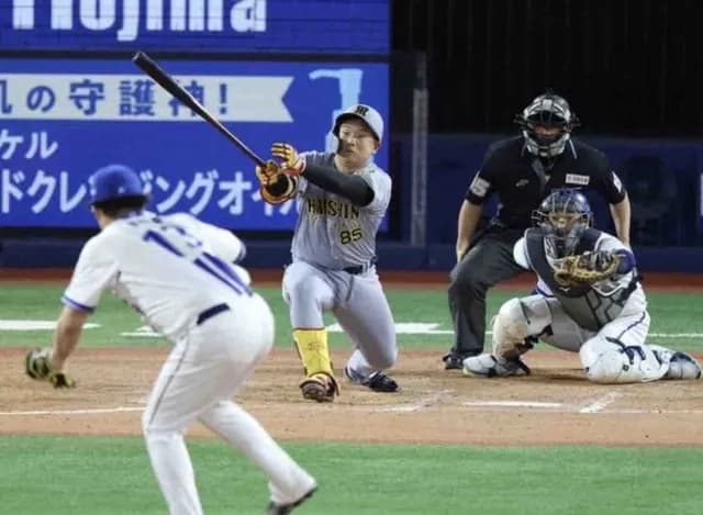 阪神・嶋村麟士朗がうれしいプロ初安打！8回代打でDeNA・伊勢のフォークに食らいつき右前へ