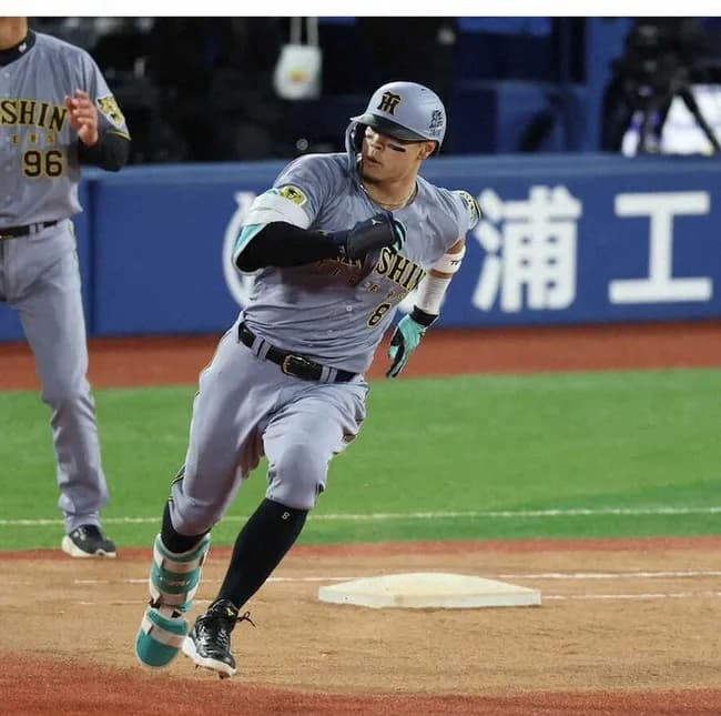 佐藤輝明.403 5本 22打点 OPS1.266←こいつが行くべき球団wwwwwwwwwwwwww