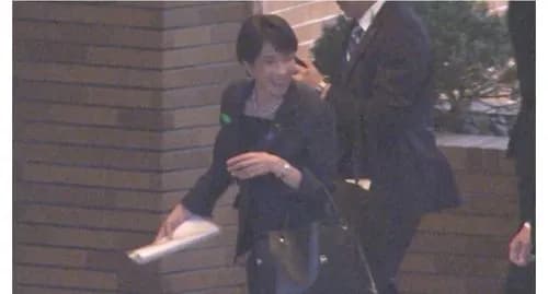 【悲報】高市早苗さん、自衛隊員3人が爆死した夜に公邸でパーティー開催してニッコニコ・・・・・・・・・