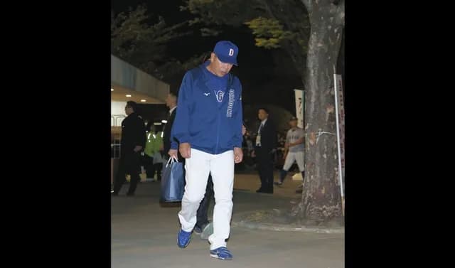 【悲報】 6連敗で球場を後にする井上一樹監督………