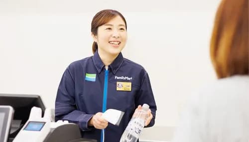 【悲報】ファ○マ外国人店員さん、ガチギレがヤバすぎるｗｗｗｗｗｗｗｗｗｗ